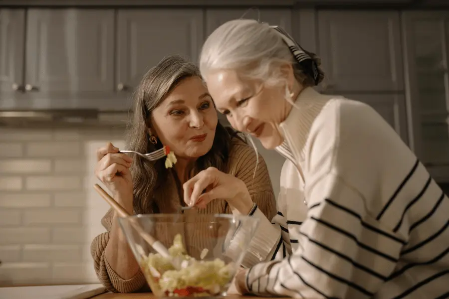 Consejos y pautas para seguir una buena alimentación durante la menopausia. 